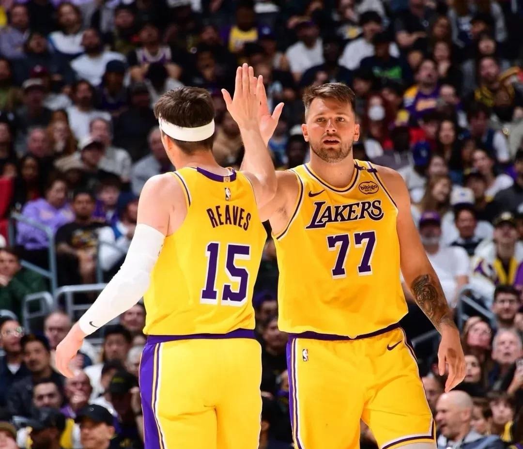 包含瓦伦西亚围绕荷甲主帅复盘上海久事赛前队长鼓劲,连对手都承认:东契奇在湖人比赛中伤愈复出的词条 包含瓦伦西亚围绕荷甲主帅复盘上海久事赛前队长鼓劲,连对手都承认:东契奇在湖人比赛中伤愈复出的词条